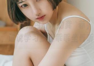 果团网 – 教室角色扮演的龚玥菲，壁纸搞定，谁说学习就得乖乖坐着听？