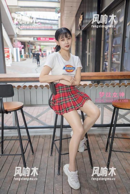 梦丝女神-王娇娇 梦丝女神 - 美图分享:看王娇娇的长腿,能把所有短腿们送去心理咨询了!