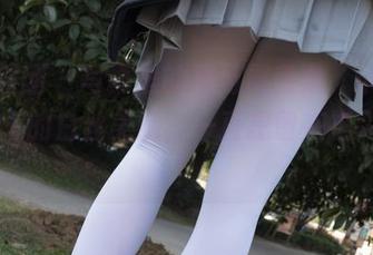 森萝财团 – 写真里的双马尾美女，小奶糕Milky的白丝美腿，一直想留在指尖的梦！