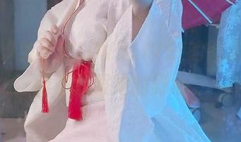 最新！汐兔子在LOVELIVE!的图册中，不得不佩服她的野心。