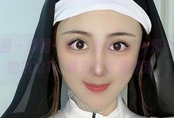 微密圈 – 原图一览，海豚baby那个自在的2021，像是在水里嬉戏。