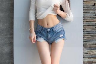 爱蜜社 – Angela小热巴披上旗袍后的样子，下载这套图会变身吗？