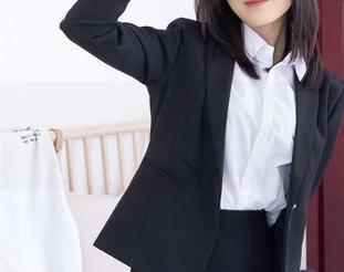 物恋传媒 – 分享一下，婷婷的写真里，天使其实偷偷在打电话！