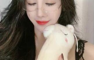微密圈 – 图集中泳衣飘飘的猪小七，你能想象她的水中“特技”吗？分享出来被赞爆！