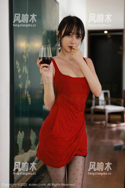 秀人网 - 别等飞机了，Cris_卓娅祺带你在线体验空乘制服与美腿双重美图！