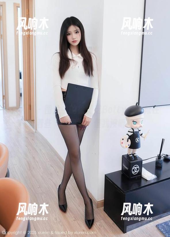 秀人网 - 图片中的徐莉芝Botty，貌似在说着些“秘密”，但我没听清！