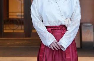 秀人网 – 梦娜Vanessa和她的免费图册：少女时代的讽刺与甜蜜！