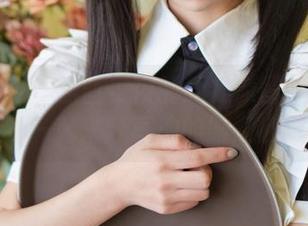 稚乖画册 – 赤西夜夜的红裙原图究竟有多抢眼？一起来分享你的脑洞和想法！