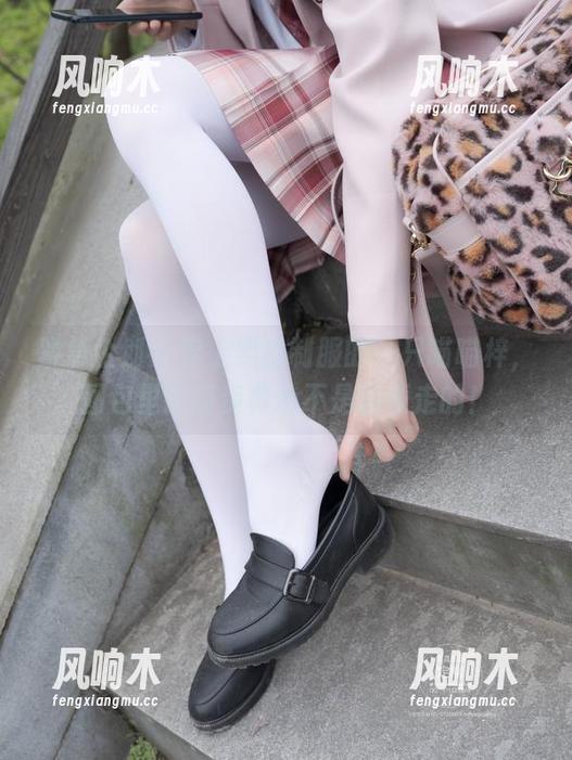 紧急企划 - 穿上黑丝制服的一只喵喵梓，图包里的猫步真心不是随便走的！