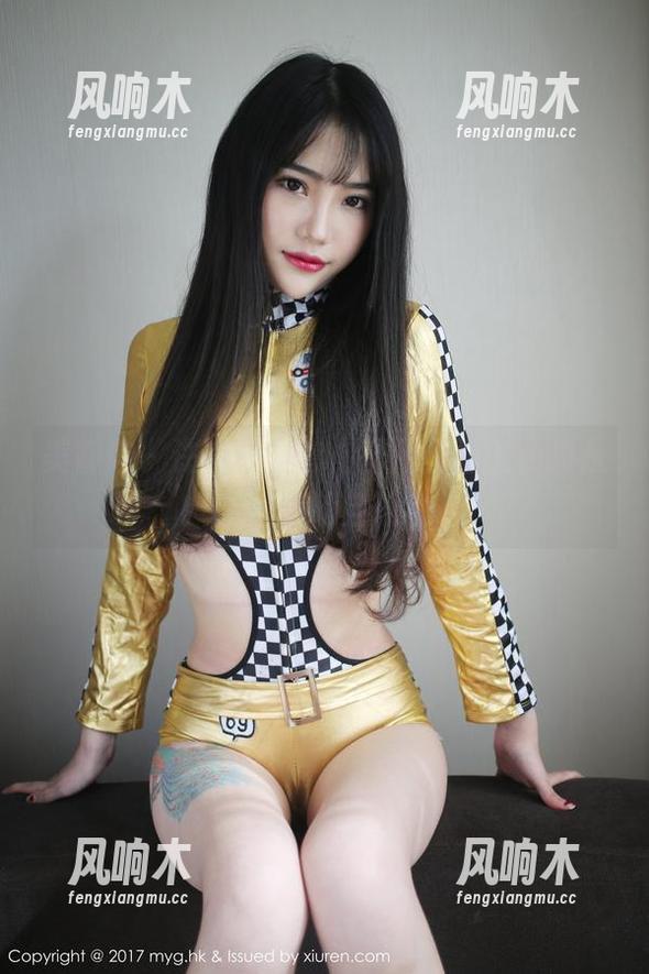 美媛馆 - 许诺的全套，图片里面的她像是在喃喃自语