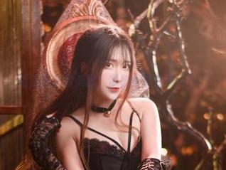 翎柒菜菜的美脚，带你全套体验一下！