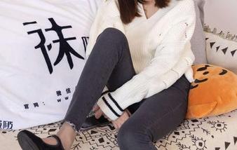 袜啵啵 – 每一双白色棉袜都能踩脏？无圣光下熊熊的“真实”态度