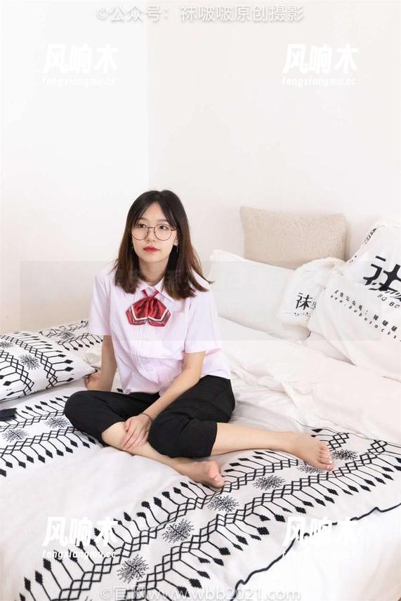 袜啵啵 - 黑皮鞋系列正在发光，芝士的图集等你下载，别说我没提醒！