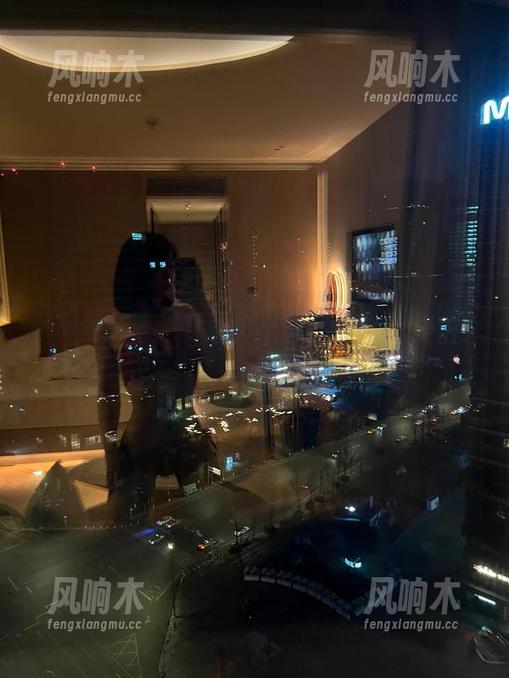 微密圈 - 壁纸界的新宠——詹詹和她的红色丁字裤