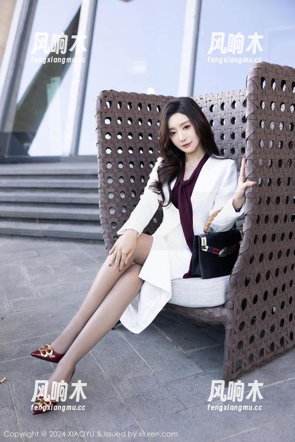语画界 - 啧啧，小海臀Rena的校服图包，谁还在等？