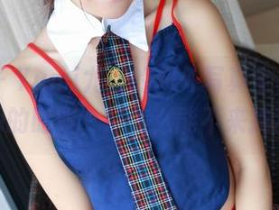 青豆客 – Yumi尤美的户外写真全集：摆pose的时候，风怎么能不来捣乱！