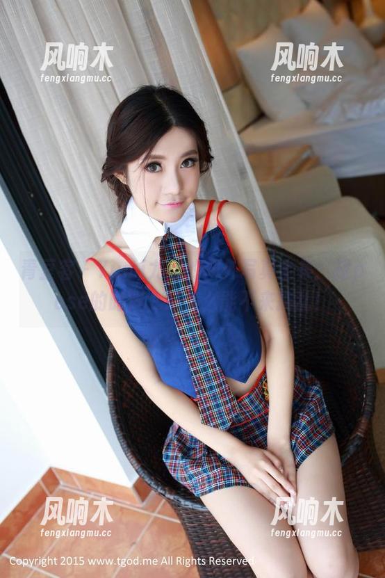 青豆客-Yumi尤美 青豆客 - Yumi尤美的户外写真全集:摆pose的时候,风怎么能不来捣乱!