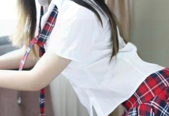 青豆客 – 看到“可儿Kayen吊带”最新套图，就想对自己默念：如何才能也有这种气场呢？