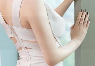 青豆客 – 尤美Yumi的白裙合集，竟然无圣光，领导我盯着看不够。