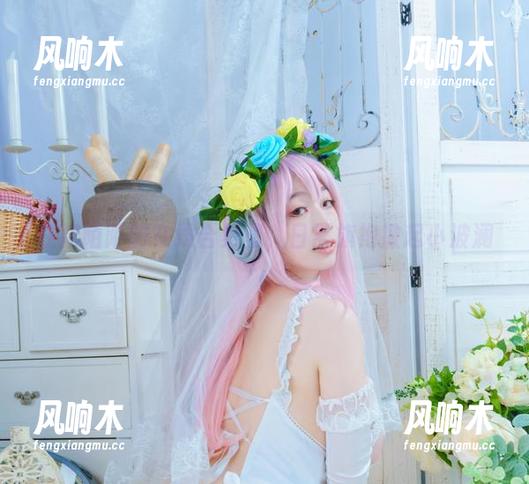 在韶陌陌的在线合集里，日常旗袍掀起小波澜