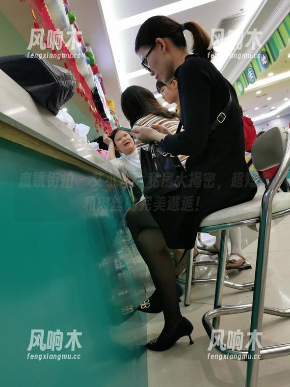 魔镜街拍-艾小青 魔镜街拍 - 艾小青:私房大揭密,超短裙和肉丝的完美邂逅!