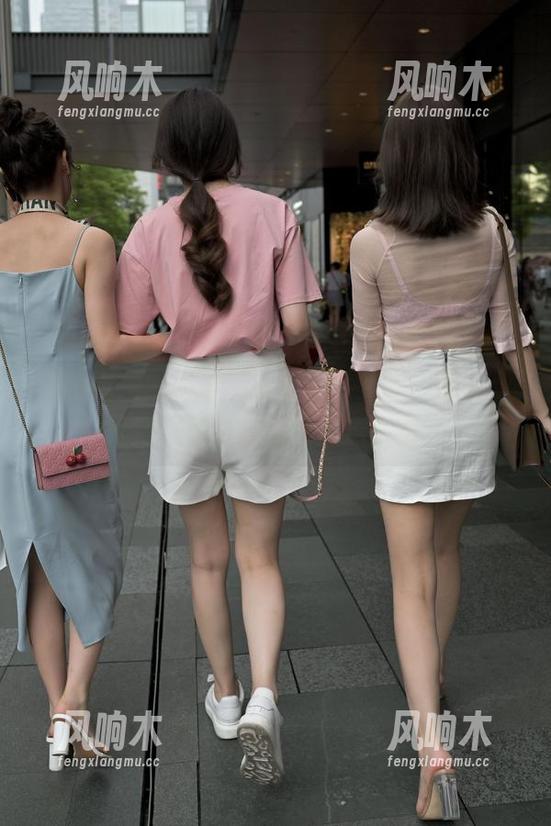 魔镜街拍的图库，只需轻松下载，制服包臀裙小姐姐们请收好这个赞！