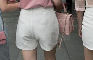 魔镜街拍：芝芝的性感黄色包臀裙，资源一点也不低调