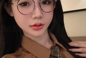 微密圈 – 你能抵挡得住黎允熙baby这身红色蕾丝的诱惑吗？赶紧下载她的写真集吧！